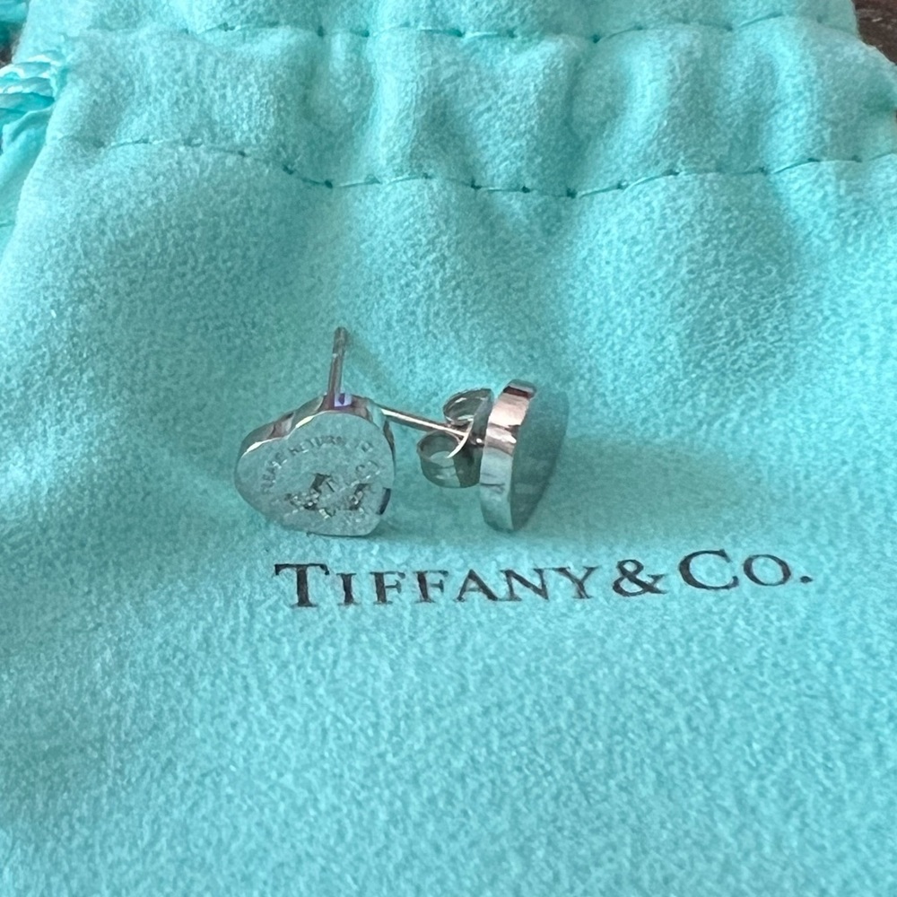 Return to Tiffany and Co heart earrings